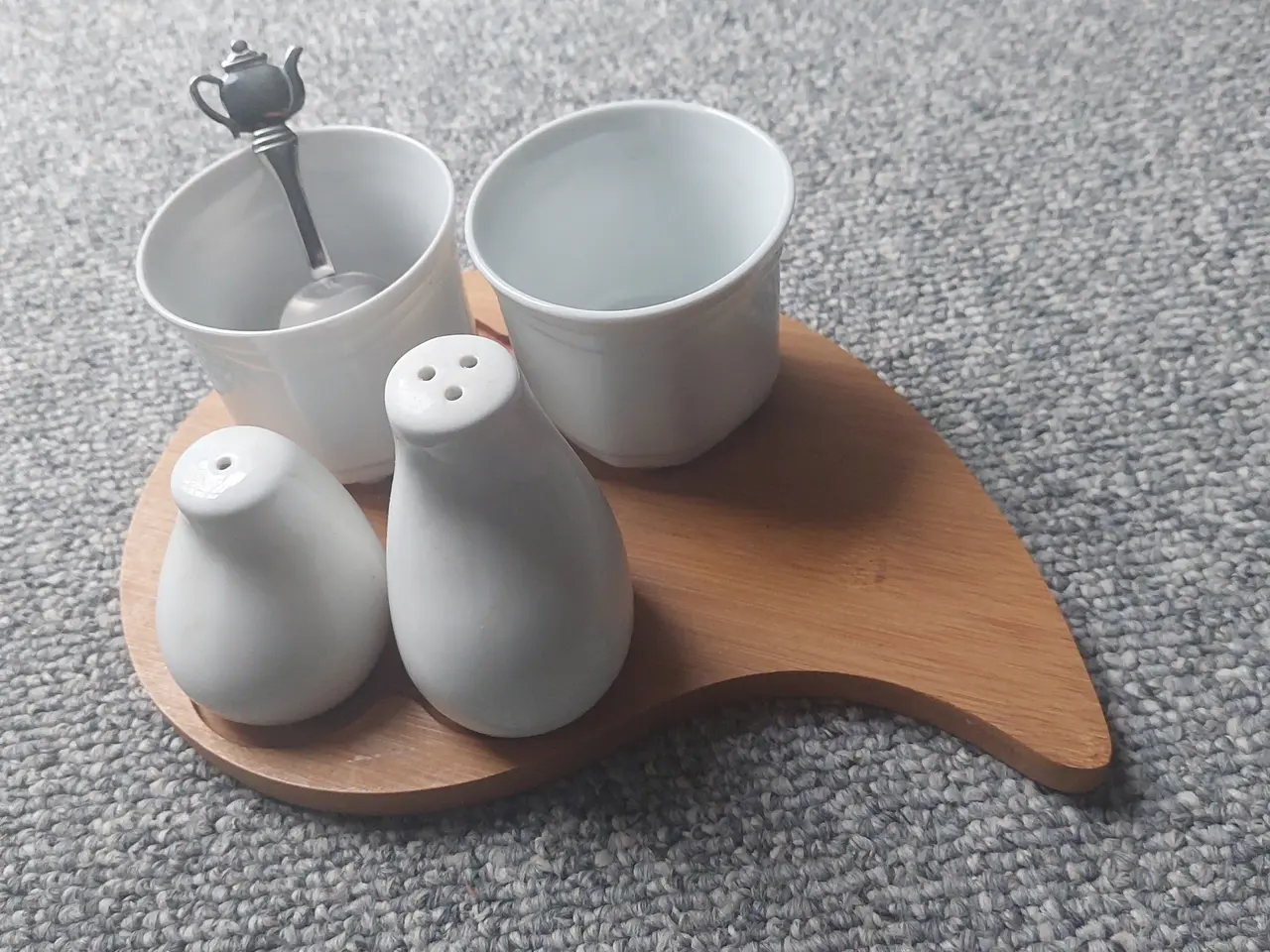 Billede 14 - sæt salt- og peberbøsser i hvid porcelæn