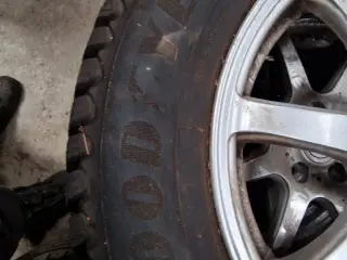 Pigdæk 215/65r16 98T