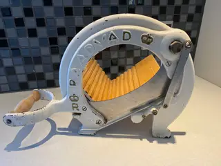 Raadvad brødskære
