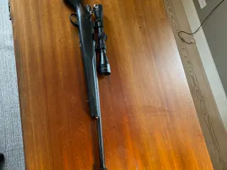 Tikka tx1 17 hmr med dæmper og leupold 3-9x40