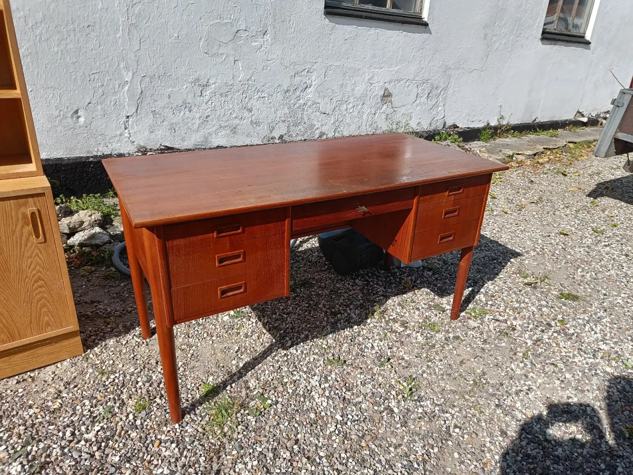 Billede 1 - Lækkert teak skrivebord