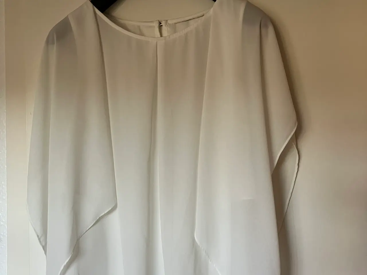Billede 1 - bluse til fest mm i str. 40 kun brugt få