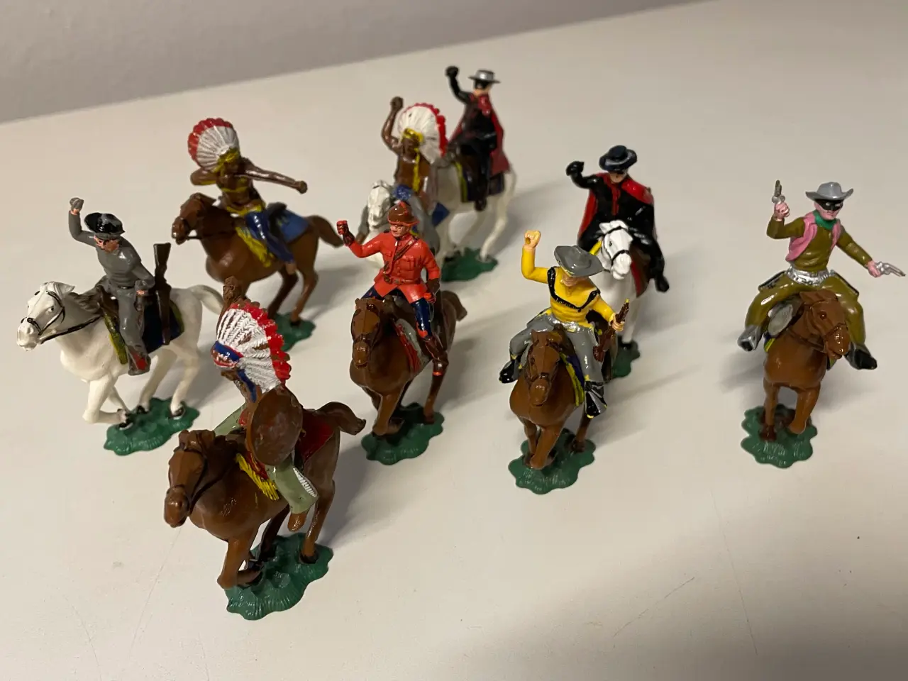 Billede 2 - REISLER modelfigurer, 9 heste og mænd