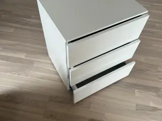 KOMMODE MED