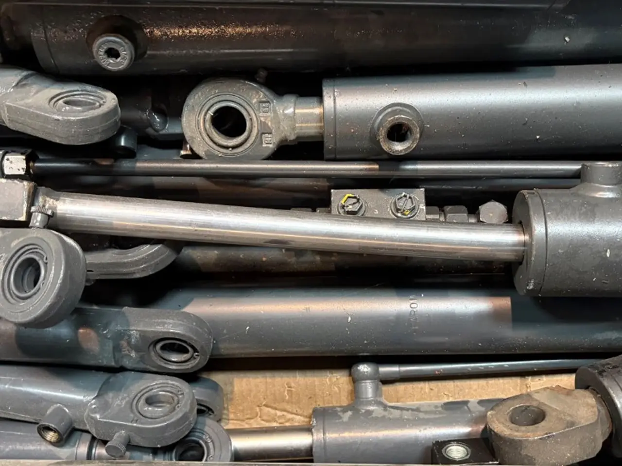 Billede 2 - Lot med diverse hydraulik stempler 