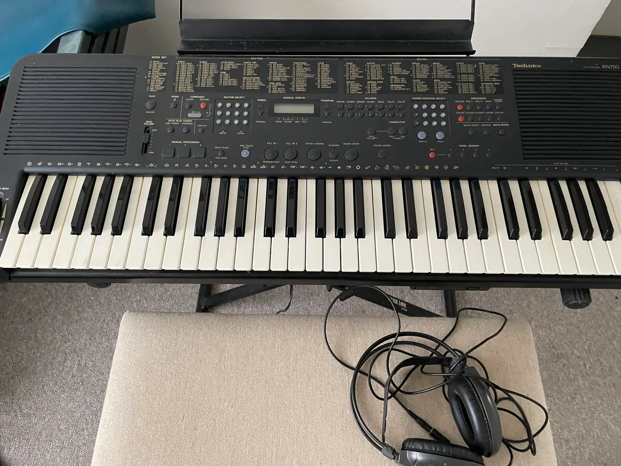 Billede 2 - Technics KN750 keyboard med stativ, bænk og hørete