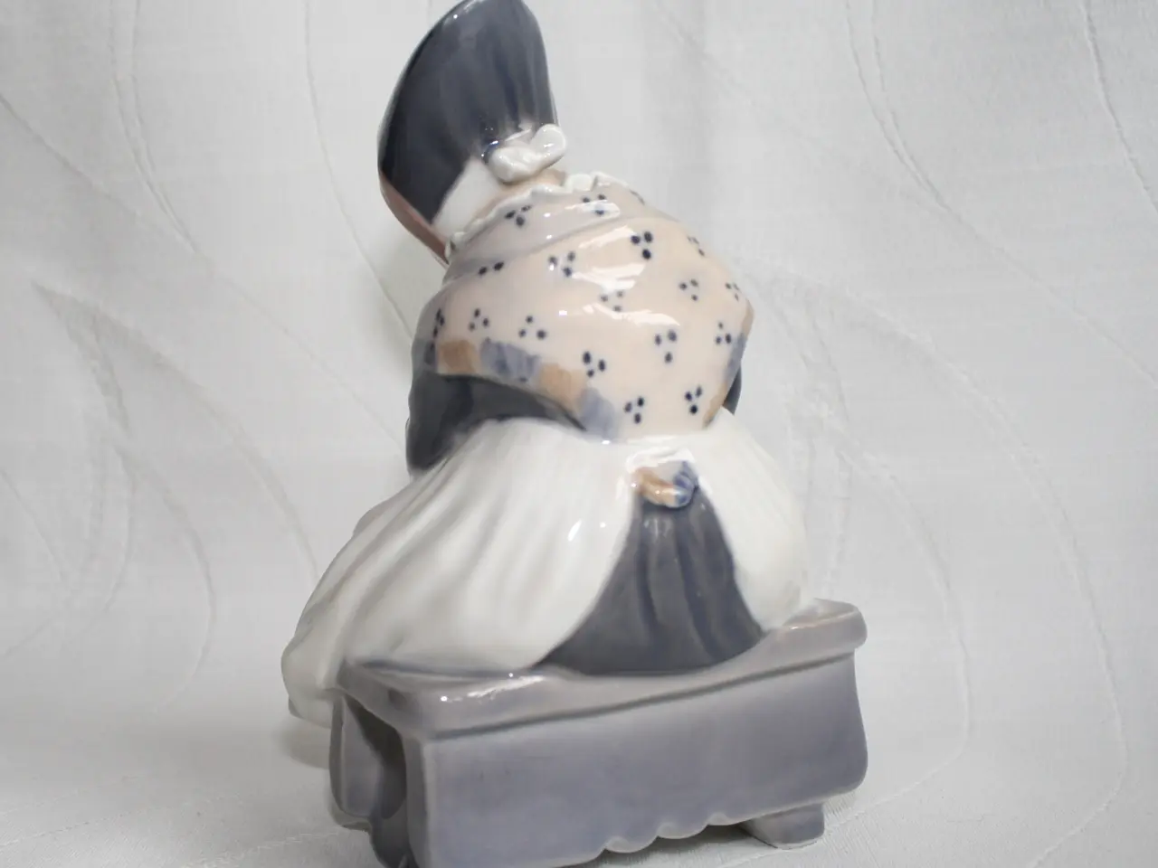 Billede 4 - Lille amagerpige, Figur fra Royal Copenhagen