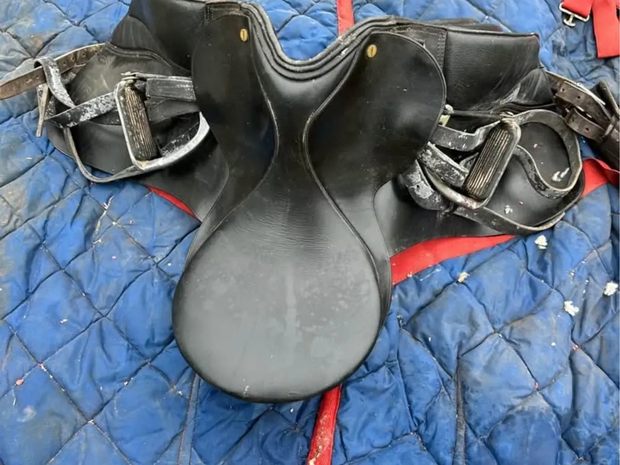 Billede 1 - Heste udstyr, 2xSadel, Underlag, Seletøj,