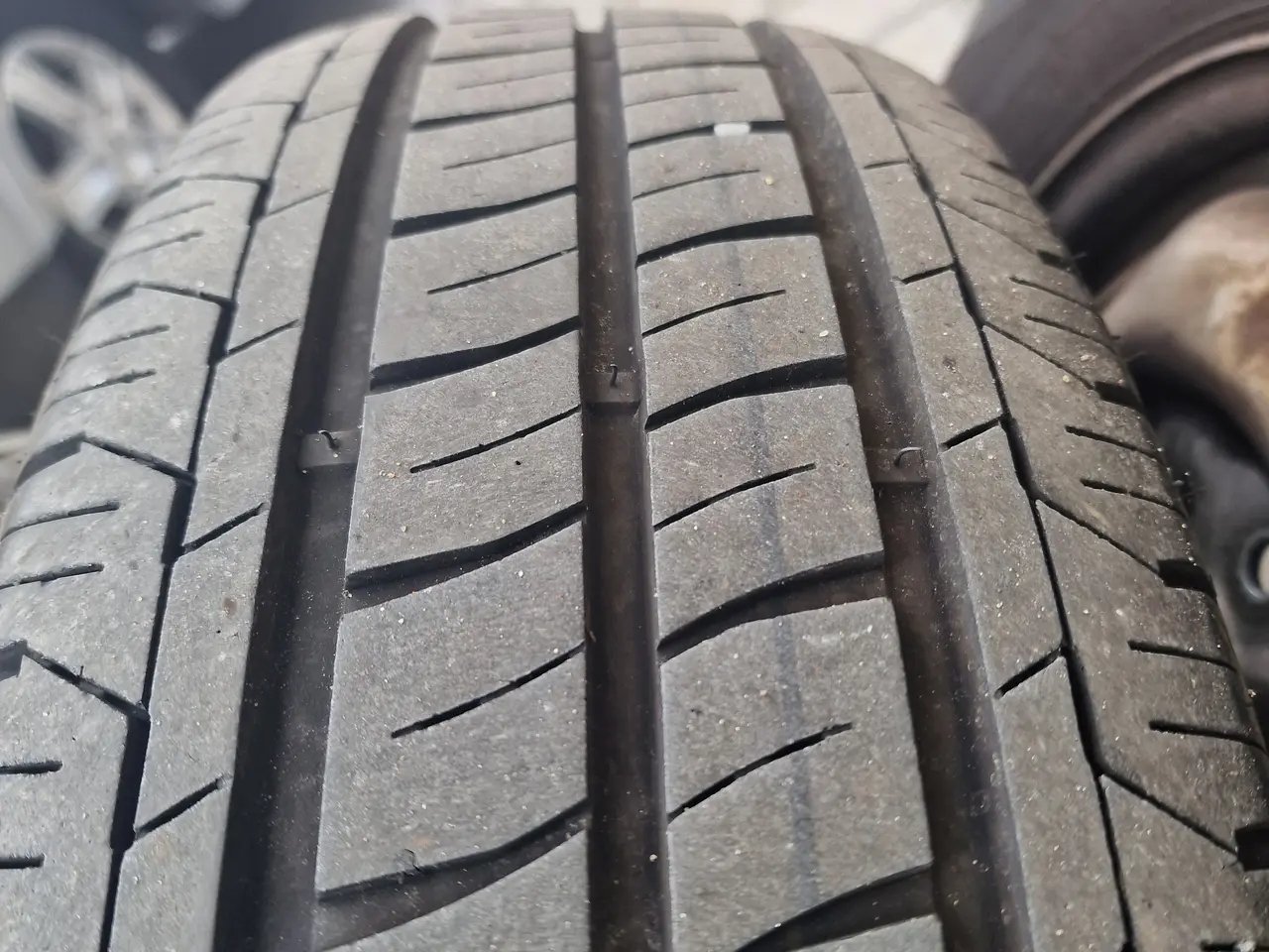 Billede 1 - 215/75-16 sommerdæk m.fælge passer på Ford Transit