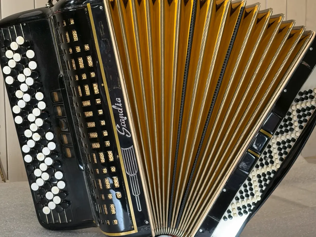 Billede 2 - Scandia knapharmonika – velholdt og velspillende