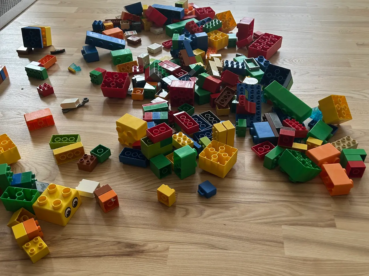 Billede 1 - Duplo klodser blandet, sælges som vist