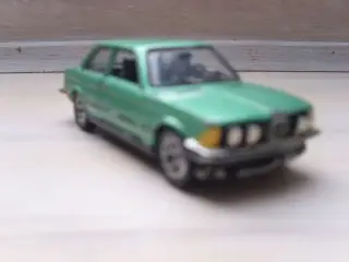 BMW 320 E21 scala 1:43
