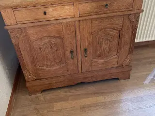 Min mors elskede gamle skab