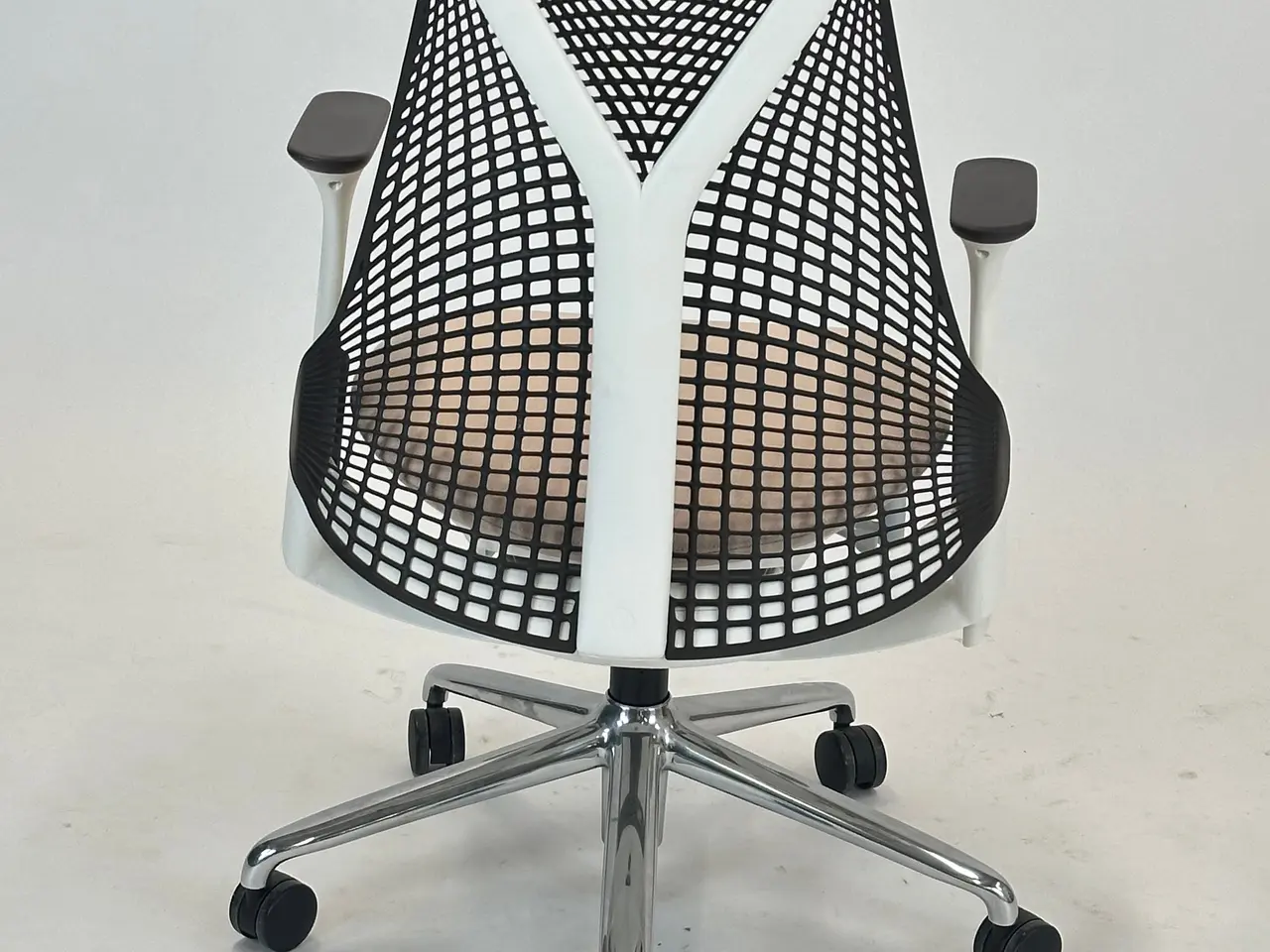 Billede 5 - Herman Miller SAYL Kontorstol – Lyserød/Brun/Krom Stel
