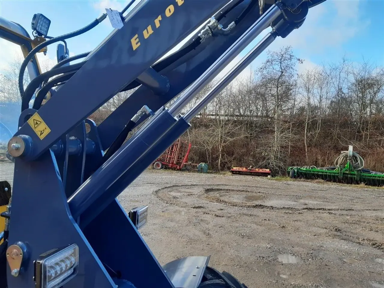 Billede 8 - Eurotrac W12 F  mellem tårn