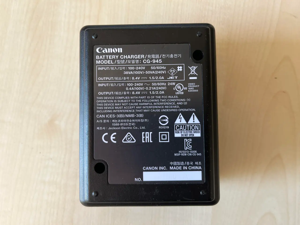 Billede 5 - Oplader og 8. Stk. Canon batterier