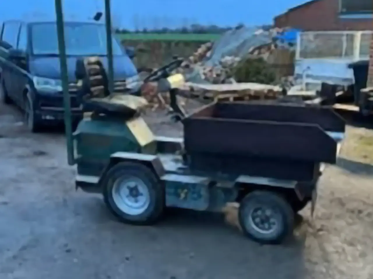 Billede 2 - Have traktor /stald fodermaskine.        