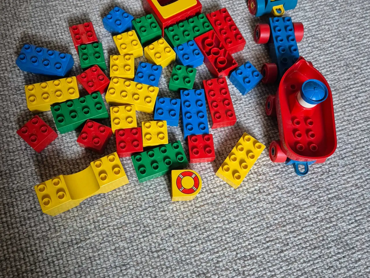 Billede 1 - Lego DUPLO bil med båd og figurer