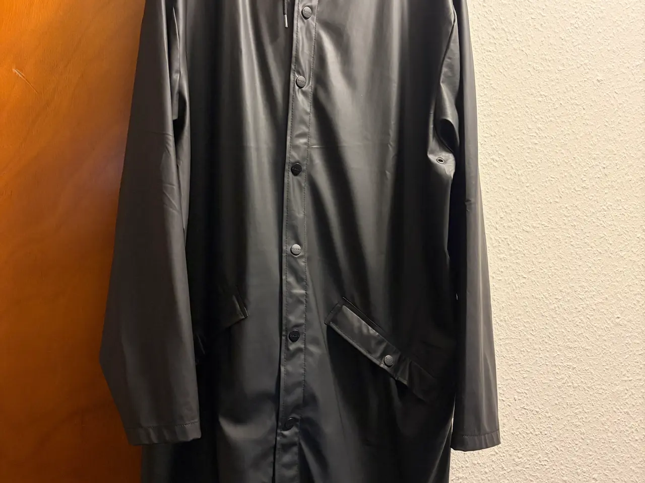 Billede 2 - RAINS • Long Jacket (regnjakke)