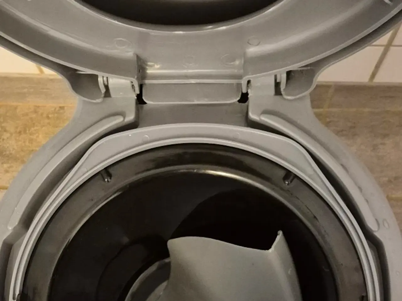 Billede 4 - Campingtoilet i grå med sort spand
