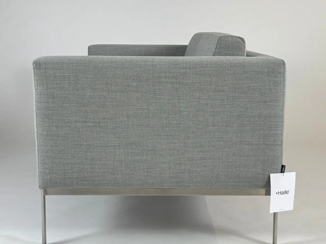 Billede 4 - +HALLE Globe Two Sofa – Grå med Krom Stel