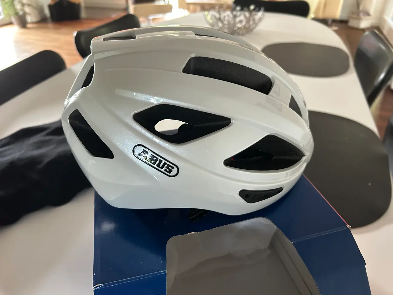 Billede 2 - Hvid ABUS Cykelhjelm