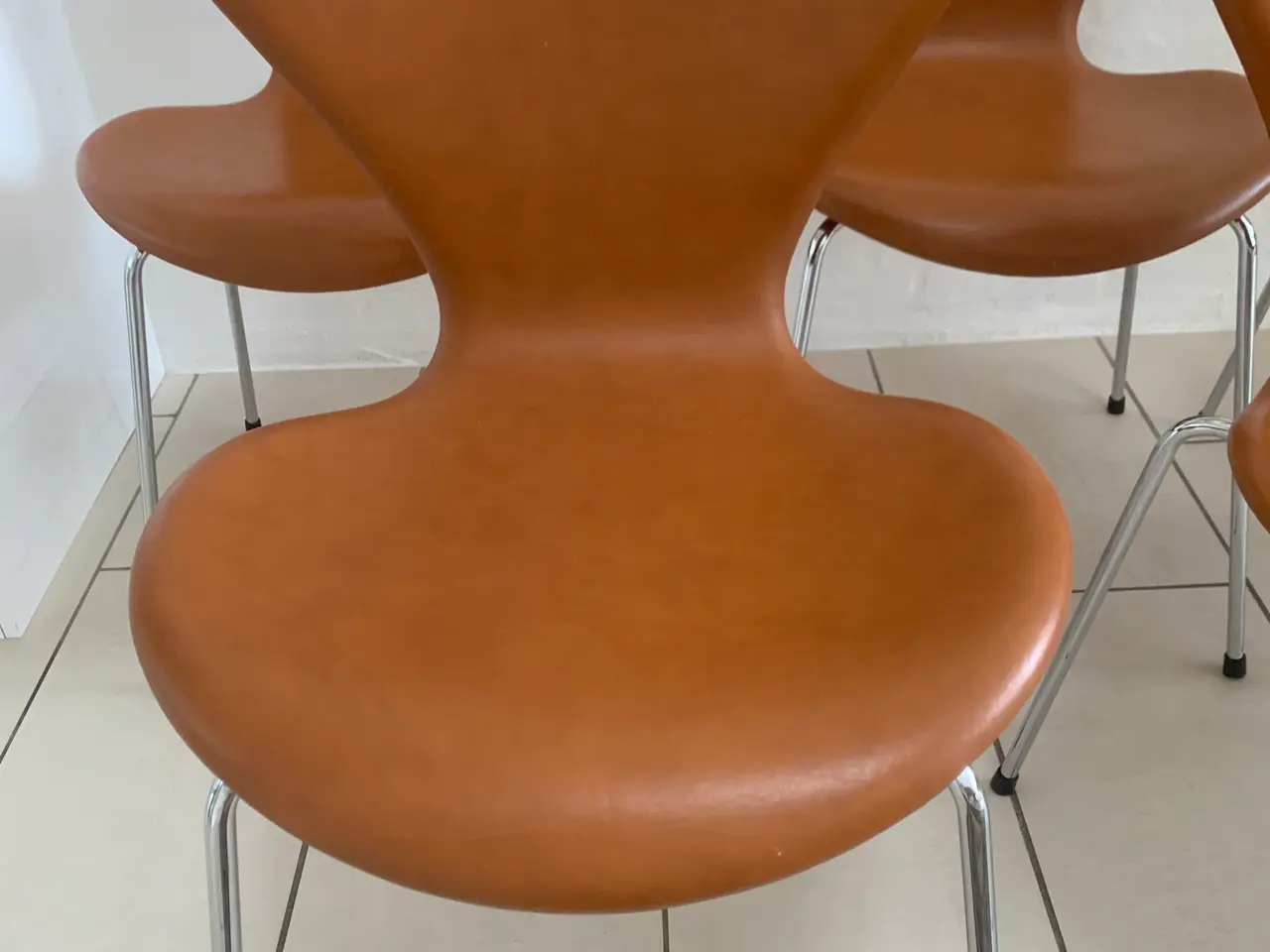 Billede 8 - Arne Jacobsen syverstole 3107 i læder