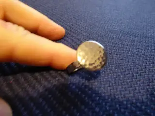 Flot ring i hamret stål