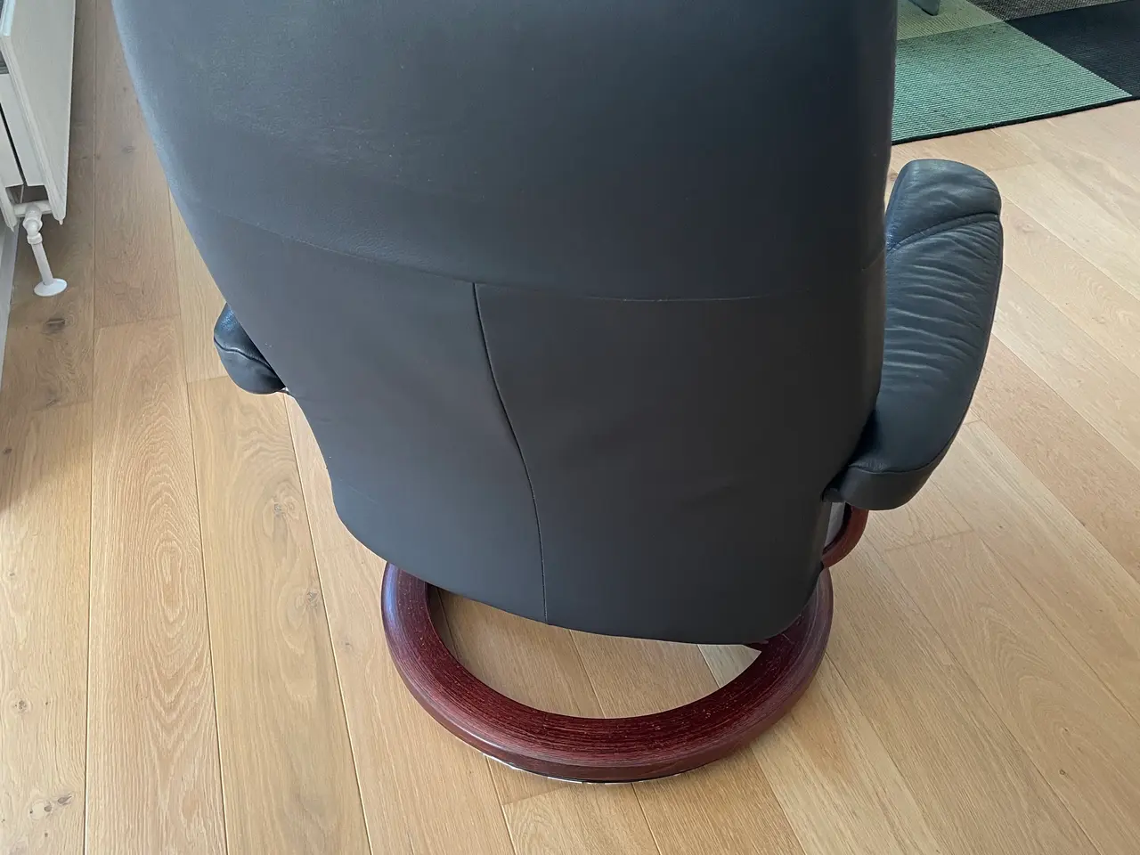 Billede 8 - Stressless Ekornes i blødt sort læder med skammel