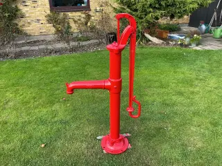 Gårdpumpe. Brøndpumpe