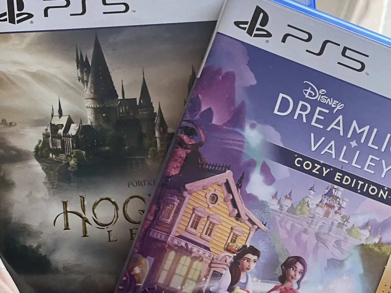 Billede 2 - PS5 med 2 spil og 2 kontroller