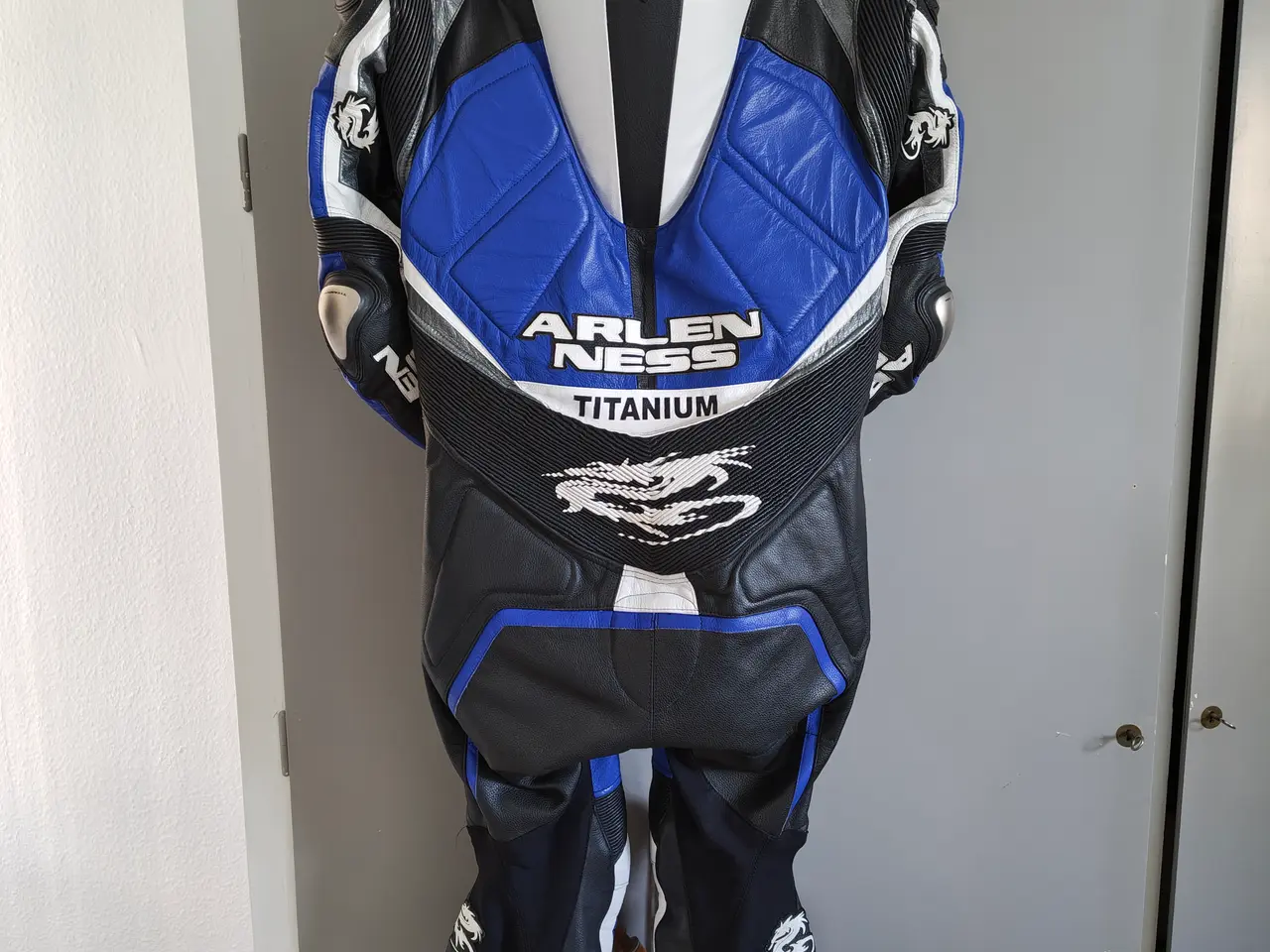 Billede 2 - Arlen Ness læderdragt