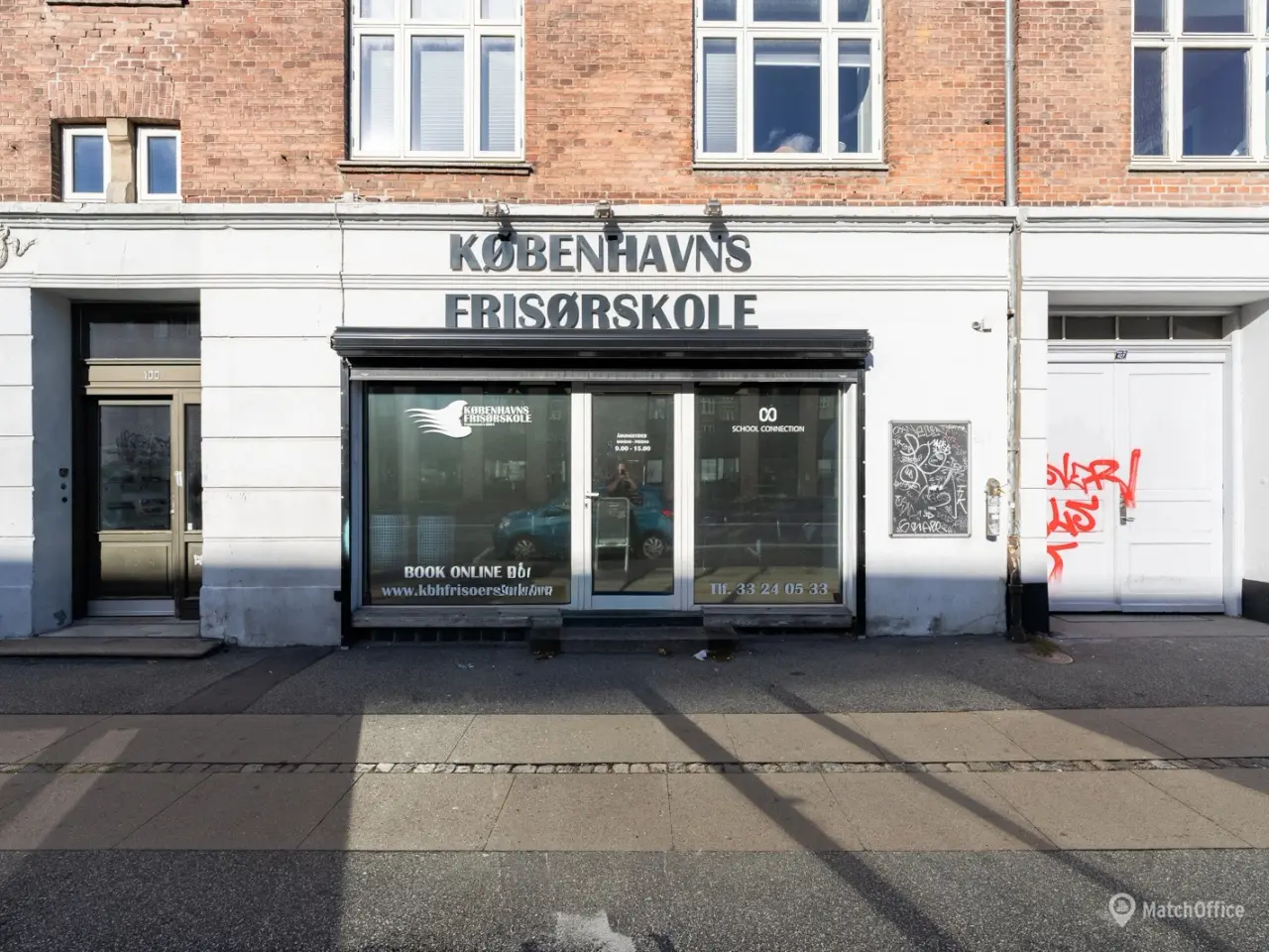 Billede 1 - SÆLGES: Turnkey frisørsalon med fuld inventarpakke – midt på Valby Langgade