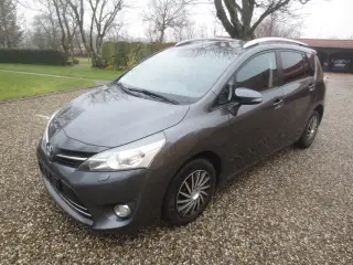 Pæn Toyota Verso 1.6 D 7 Pers År 2014.