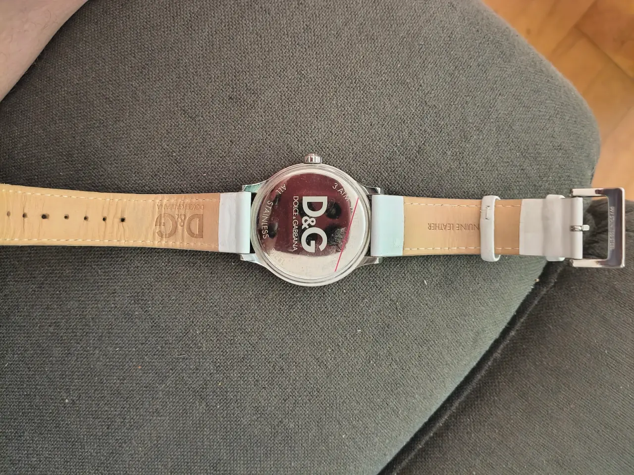 Billede 10 - Ældre D&G ur sælges.