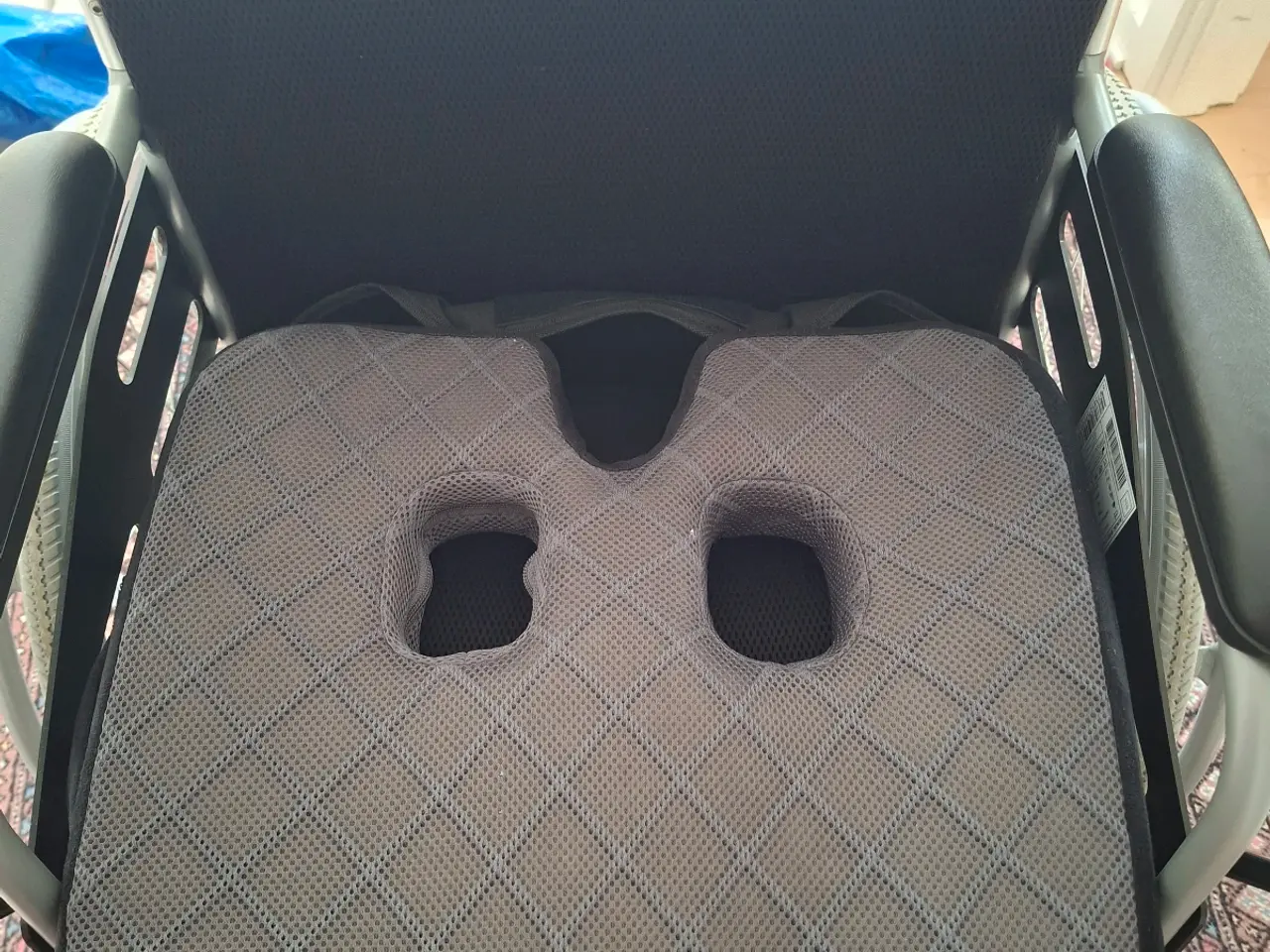 Billede 5 - Ultralet kørestol 9.6 kg og ergonomisk siddepude.