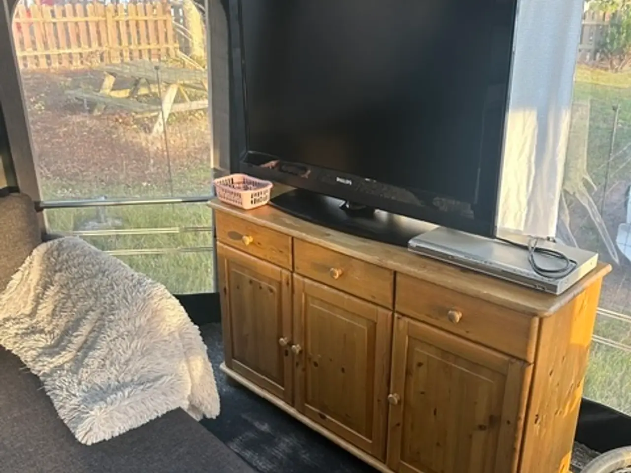 Billede 4 - Campingvogn m 7 sovepladser og 1 år gammel fortelt