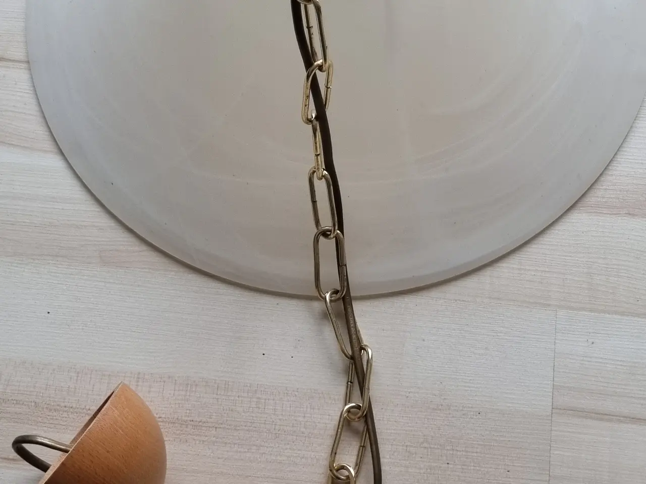 Billede 4 - Loftlampe i frostet glas med træknop og kæde