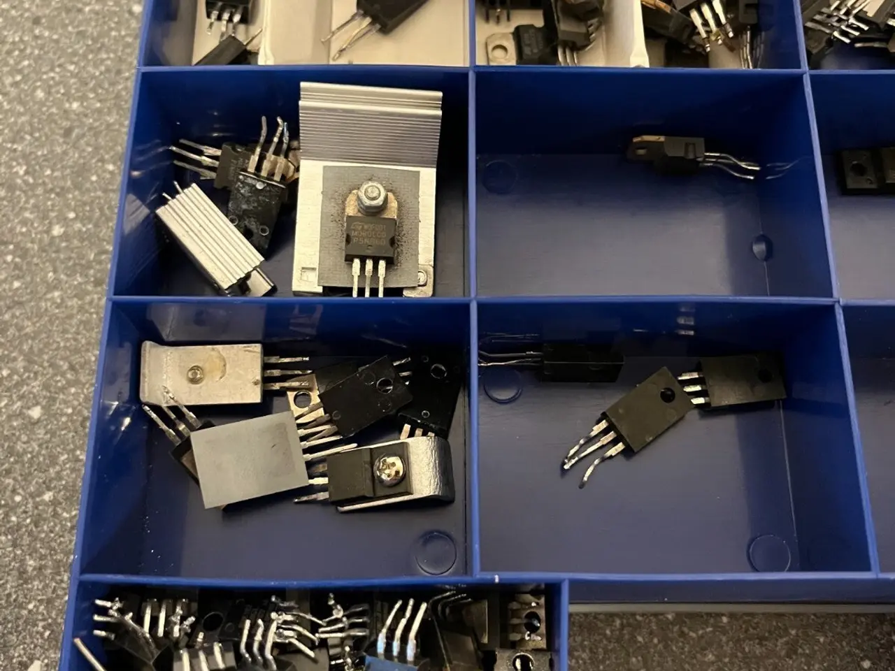 Billede 7 - Double-Sided Organizer Box med blandet Capacitors,