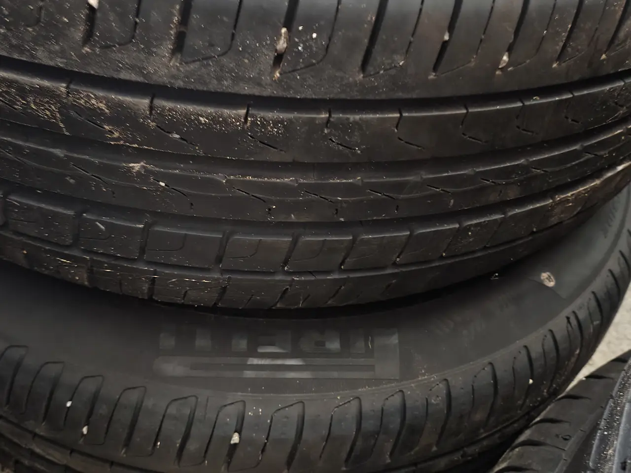 Billede 3 - To alufælge med dæk  PIRELLI  225/55 R 17