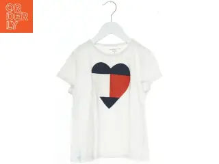 Hvid T-shirt med hjerte grafisk design fra Tommy Hilfiger (str. 140)