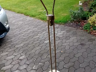 Standerlampe med 2 lys og regulering af lysstyrke