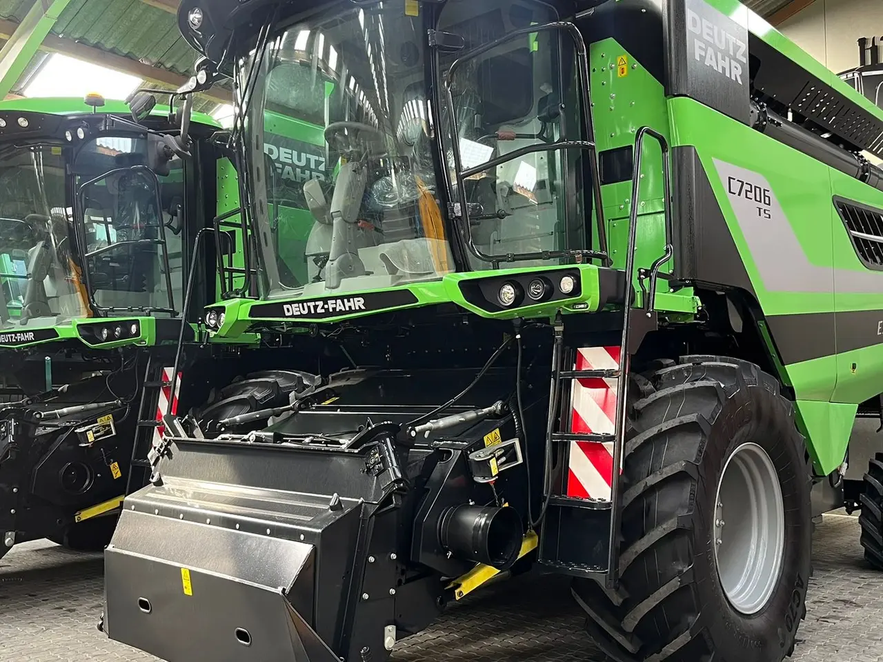 Billede 15 - Deutz-Fahr 7206 With 24feed - 7.2m header. New and unused Combine together with 7.2m header