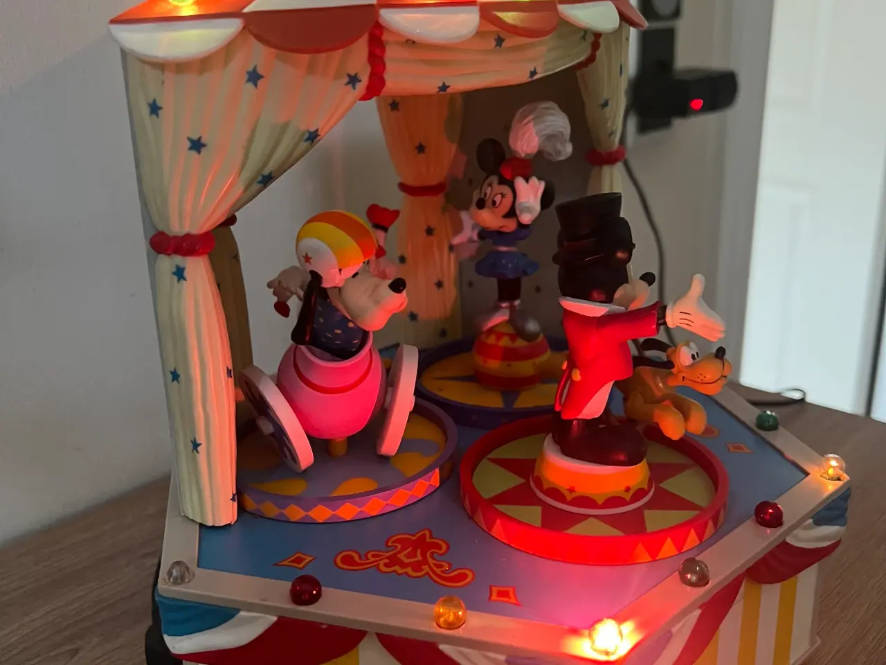 Billede 7 - Stor retro mekanisk Disney figur med musik og lys 