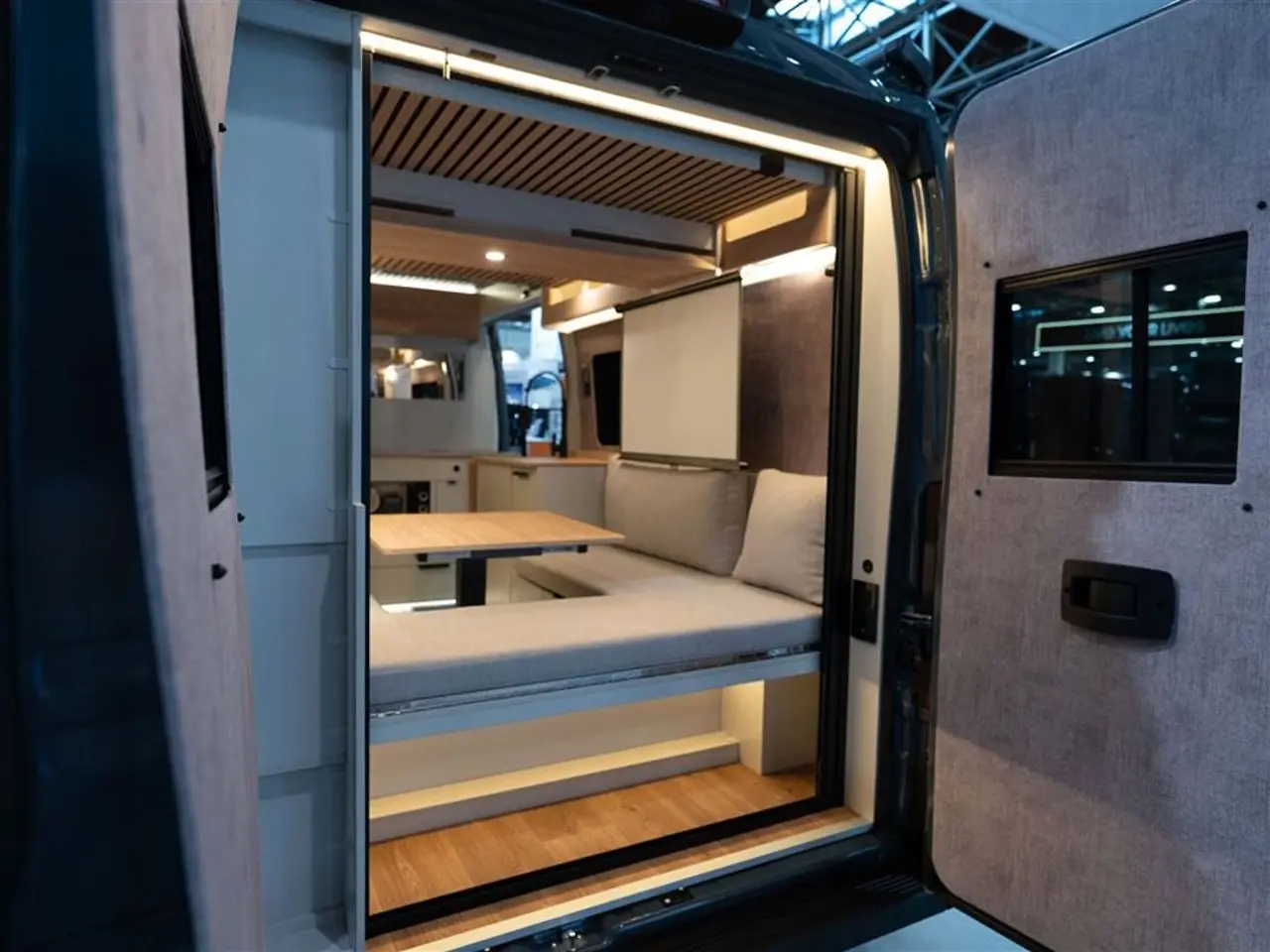 Billede 34 - 2027 - Nomade Nation Space S STEALTH VAN MED LOUNGE I SKANDINAVISK DESIGN