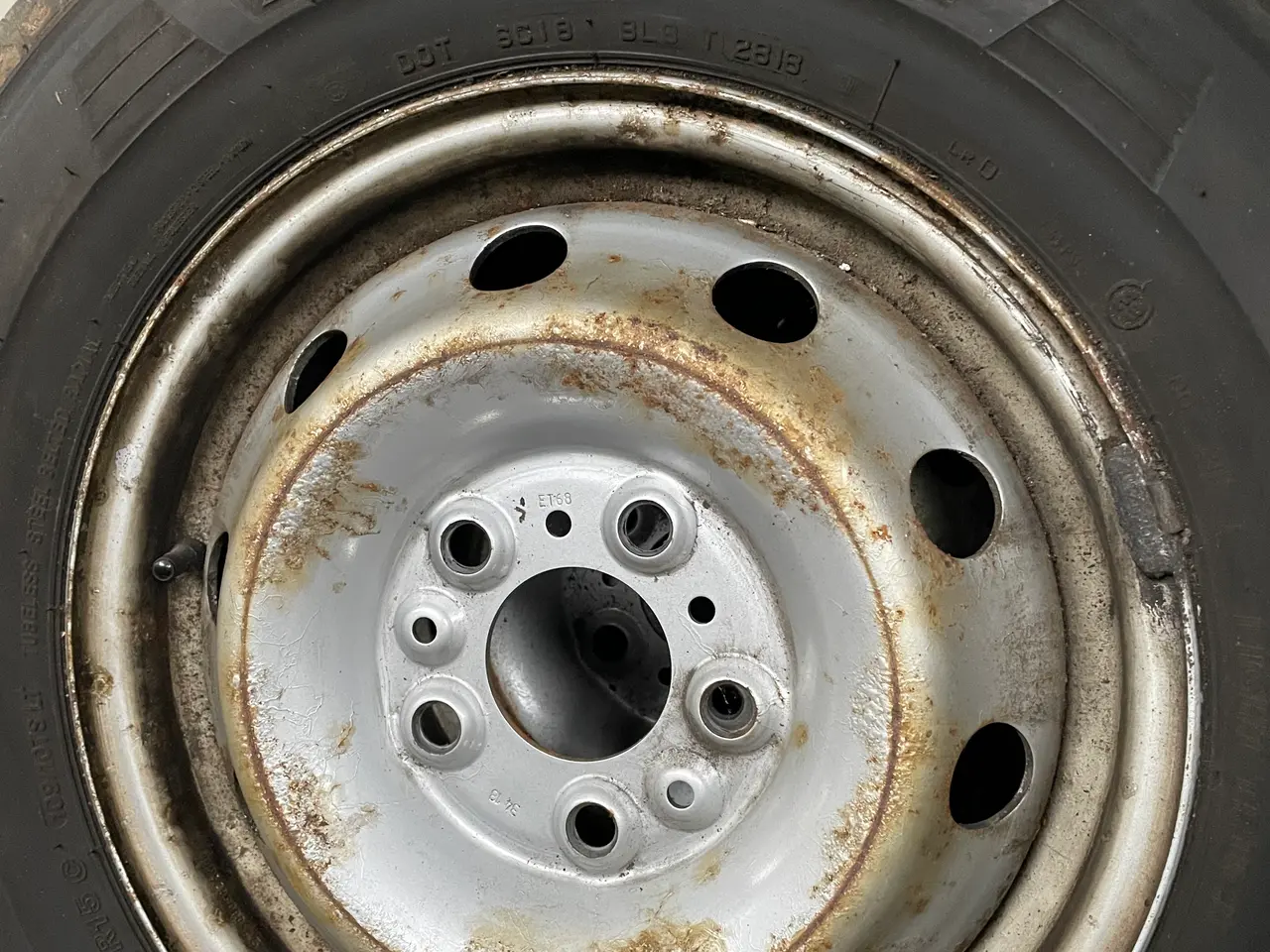 Billede 2 - Dæk med stålfælge-4 stk 215/70 R 15 bridgestone
