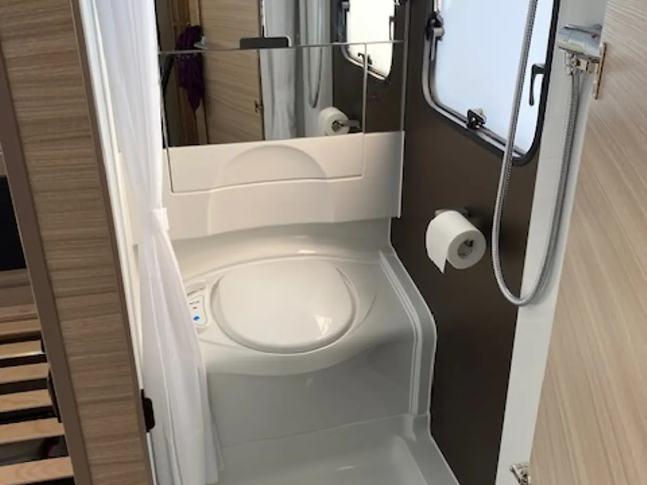 Billede 7 - Adria Althea 402ph i topstand