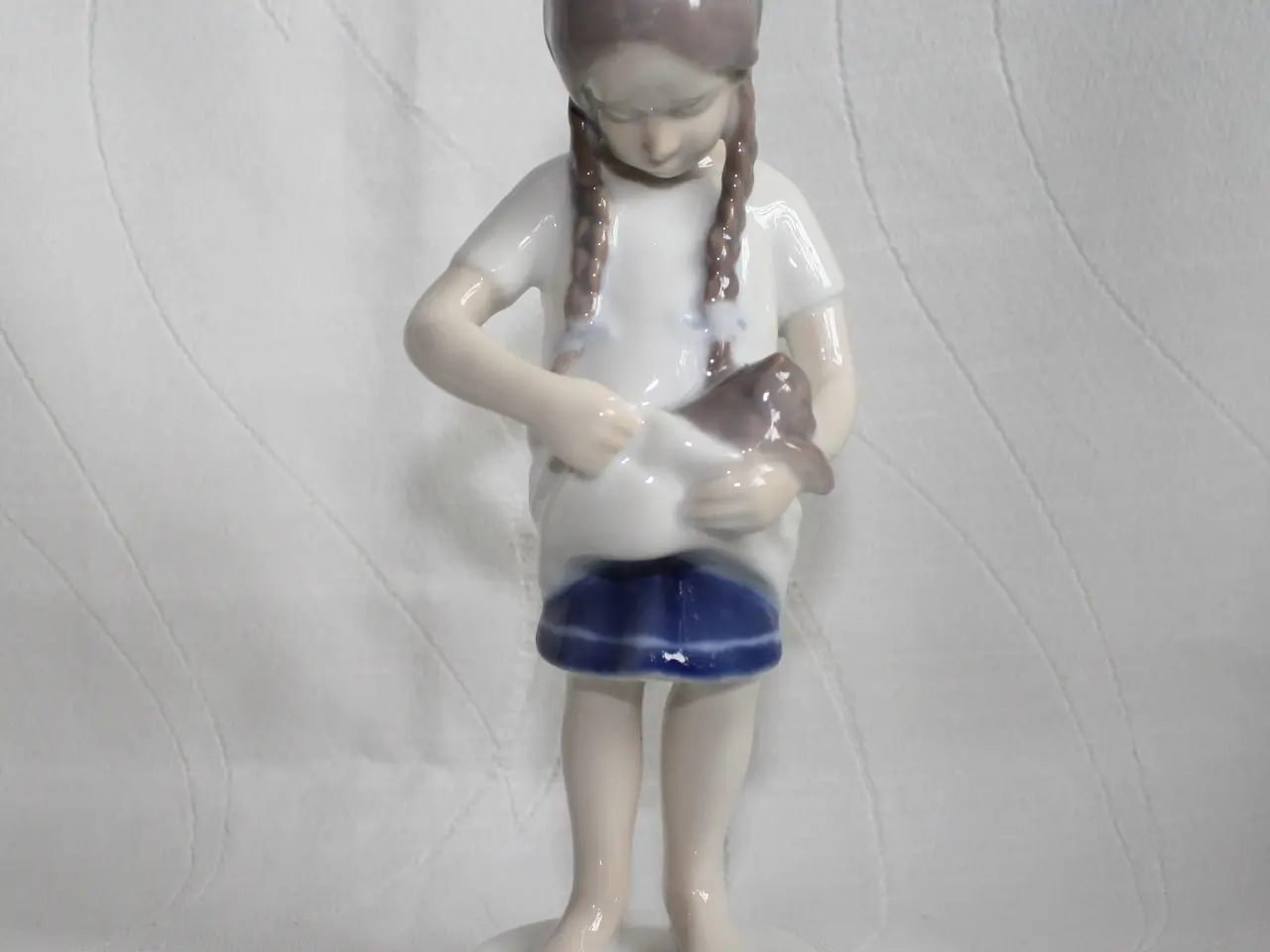 Billede 1 - Pige med kat, Figur fra Bing og Grøndahl