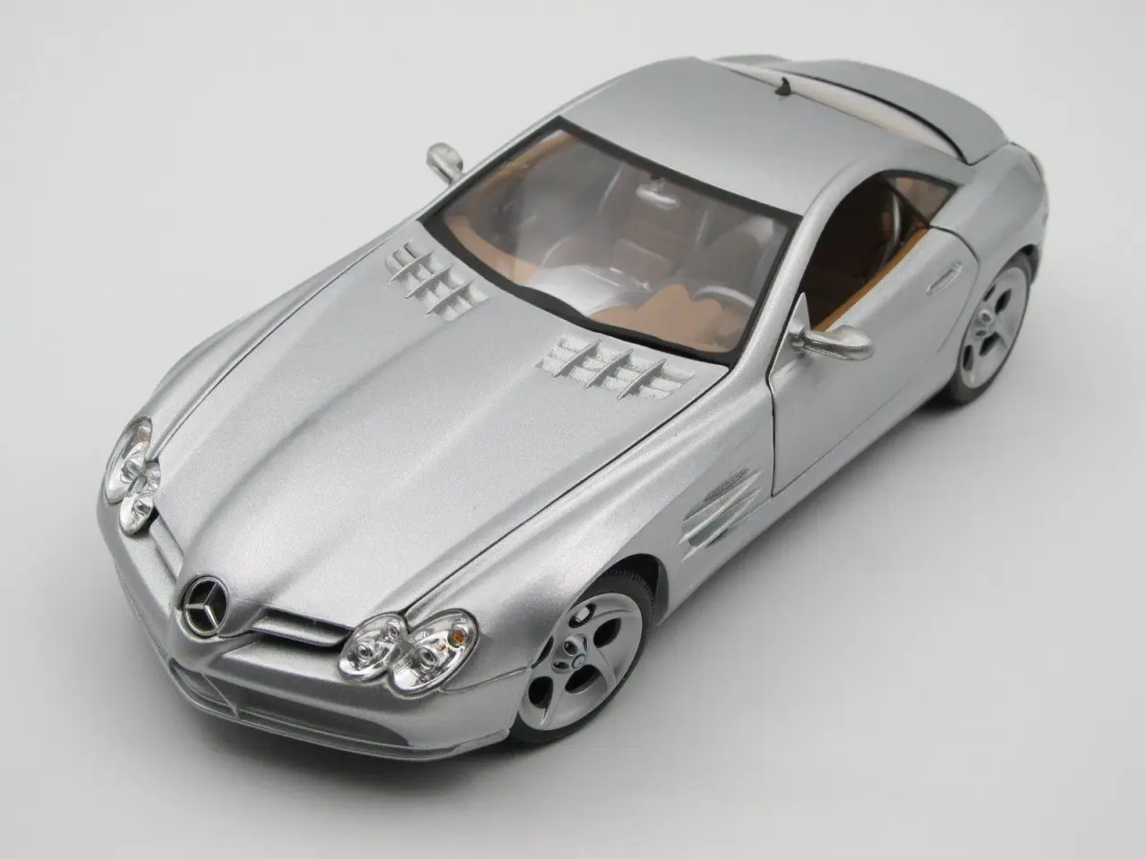 Billede 5 - 1999 Mercedes SLR Vision 1:18  