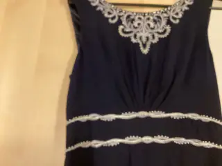 Monsoon cocktail dress beautiful